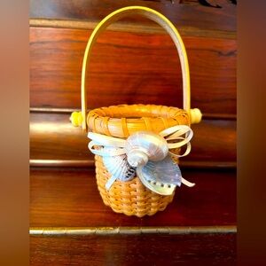 Small Nantucket basket purse